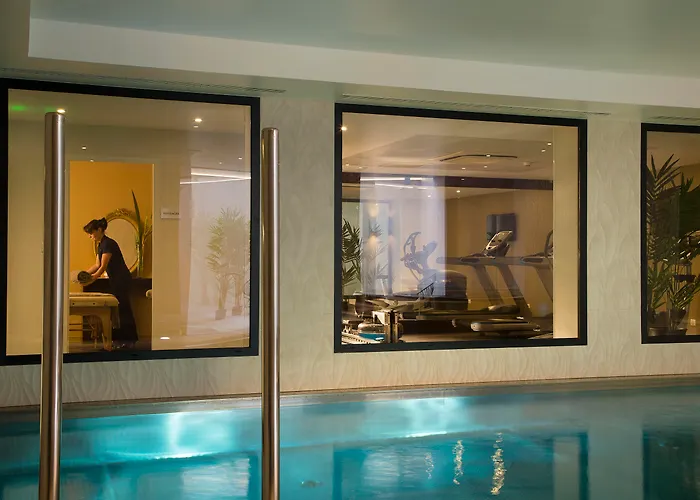 & Oceania L'univers Hotel Tours