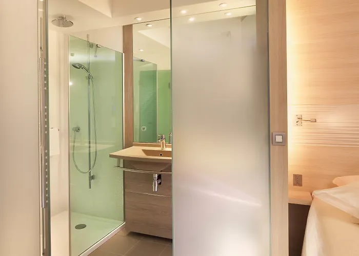 מלון & Oceania L'univers