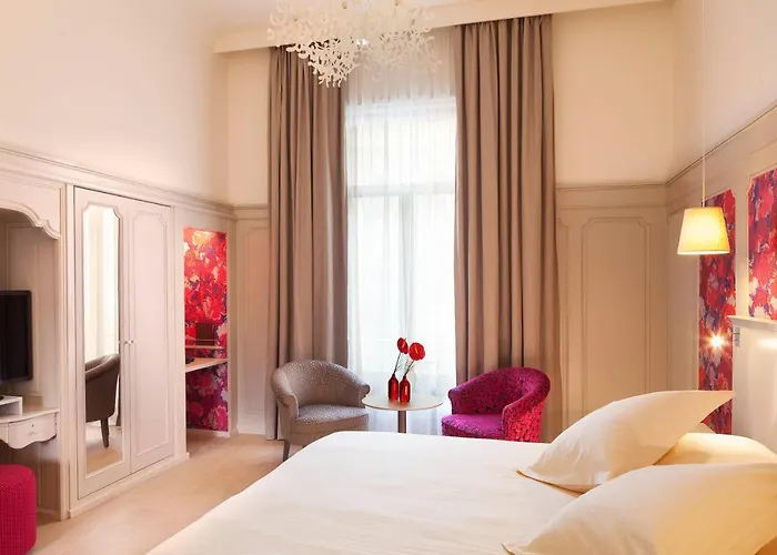 & Oceania L'univers Hotel Tours